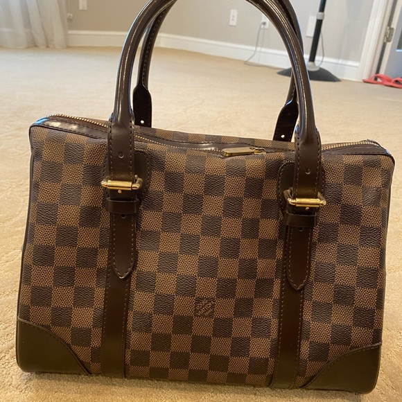 Louis Vuitton - Picture 2 of 6